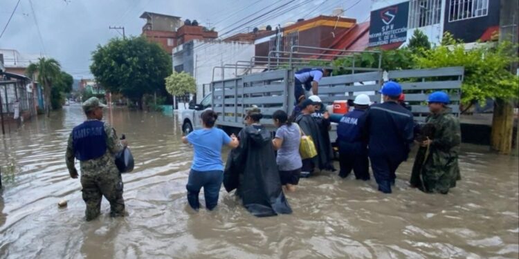 Numri i të vdekurve nga përmbytjet në Meksikë arrin në 44, 10 mijë forca angazhohen në operacionet e shpëtimit