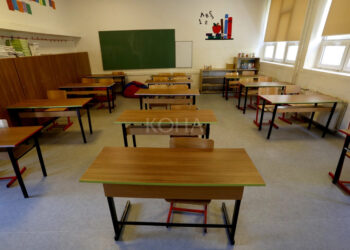 Nxënësi 13-vjeçar ndalohet me armë zjarri në shkollë në Ferizaj