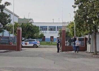 Operacioni në Elbasan: 11 të arrestuar, përfshi mikun e Emiljano Shullazit dhe një biznesmen, përplasje me policinë.