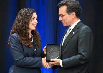 Osmani nderohet me Çmimin e NATO-s për Gratë, Paqen dhe Sigurinë: Në shpirt të grave të Kosovës!