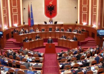 PD kërkon largimin e Peleshit: “Shkarkohet para votimit, jep dorëheqjen”, Gjiknuri i përgjigjet Kasos: Kjo është një ‘kombinim’ për kaos.
