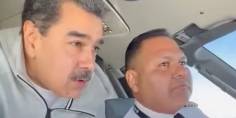 “Paguhen 3 fëmijët, do bëhesh shumë i pasur”: SHBA kishte si objektiv të joshte një pilot të Nicolás Maduros për të tradhtuar udhëheqësin venezuelas. Mesazhet zbulojnë detaje.