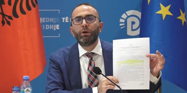 Pajtim me mazhorancën për formimin e dy komisioneve parlamentare? Bardhi: Që është e pavërtetë, Kuvendi po shpërndan informacion të rremë. 3 kërkesat e PD-së.