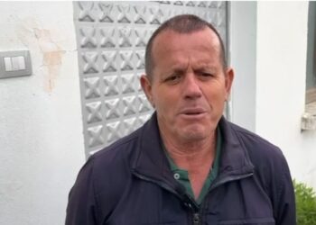 Pas kthimit nga puna, flet gjyshi i të riut 17-vjeçar që humbi jetën në aksidentin në Vlorë: "Makinat ishin duke udhëtuar me 200 km/orë; mjeku ligjor dhe prokurori nuk erdhën në morg."