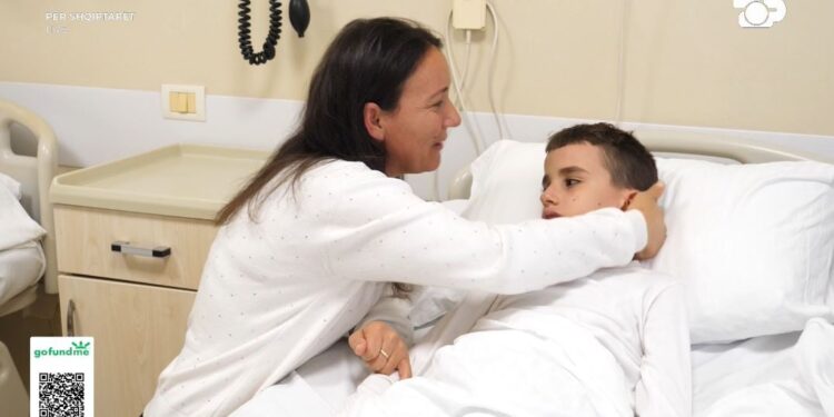 “Për Shqiptarët”: 10-vjeçari kërkon ndihmë urgjente, tumori kërcënon jetën e tij.
