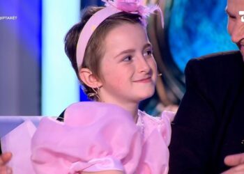 Për Shqiptarët: Leandra e vogël triumfon ndaj sëmundjes së rëndë, rikthehet në studio plot energji dhe lumturi