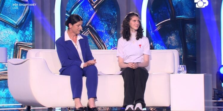 “Për Shqiptarët”: Pas dy muajsh në koma për shkak të një infeksioni të rëndë, Kristina rikthehet e shëruar në studio