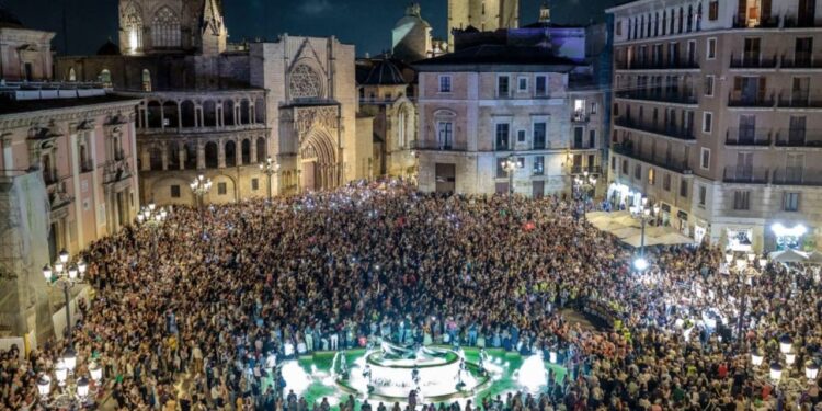 Përmbytjet në Spanjë shkaktuan vdekjen e 229 personave, qytetarët protestojnë: Alarmet u dhanë me vonesë, fajtorët…