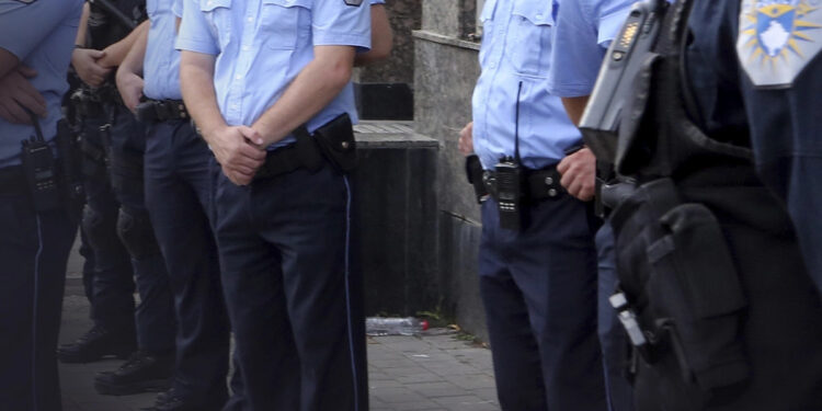 Përplasje në Stacionin e Autobusëve në Pejë, dyshohet për përdorim armësh