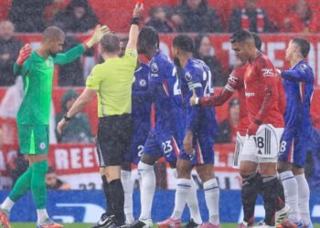 Pesë kartonë të kuq në pesë ndeshje pas njëri-tjetrit, Chelsea humbet durimin/ Lojtarët vendosin të gjobisin njëri-tjetrin.