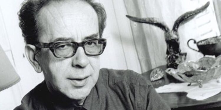 Pllakë përkujtimore për Ismail Kadarenë, simbol i letërsisë shqiptare, vendoset në qendër të Parisit