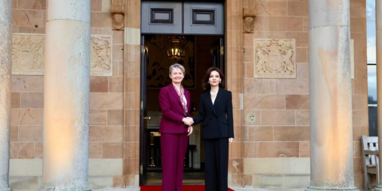 "Pranimi i një qëllimi të përbashkët për integrimin rajonal në BE" / Ministrja Spiropali takohet me Sekretaren e Punëve të Jashtme të Britanisë