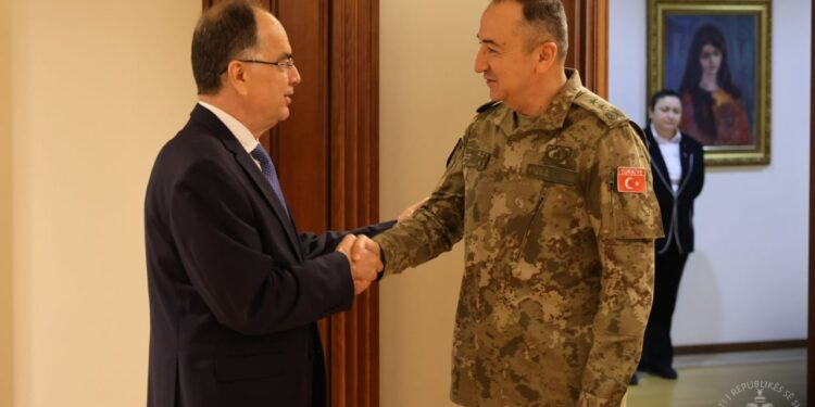 Presidenti Begaj takon komandantin e KFOR-it, ribemton angazhimin dhe mbështetje të Shqipërisë për misionin e NATO-s.