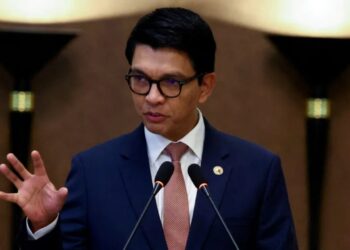 Presidenti i Madagaskarit në vend të sigurt pas kërcënimeve për grusht shteti dhe atentat