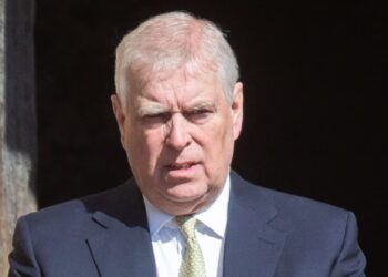 Princi Andrew në rrezik të dëbimit nga 'Royal Lodge' pas skandalit Epstein; Mbreti Charles humb durimin dhe pallati kërkon largimin e tij