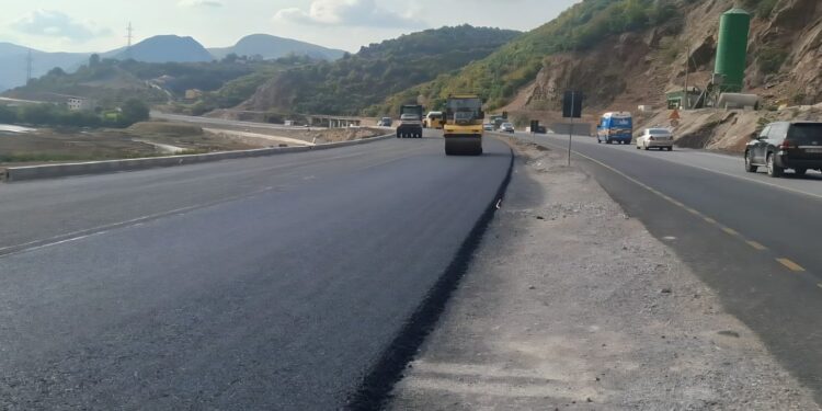 Projekti Elbasan-Qafë Thanë po zhvillohet çdo ditë, Balluku tregon pamje nga avancimi: Nënkalimi i hekurudhës dhe mbikalimi për automjete janë të përfunduar