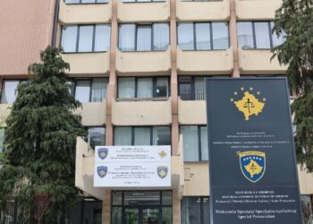 Prokurori arrestohet në vendin e punës për akuzat e korrupsionit.