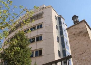 Prokuroria e Tiranës dërgon në gjyq katër të dyshuar, përfshirë vajzën që organizoi rrëmbimin e një personi.