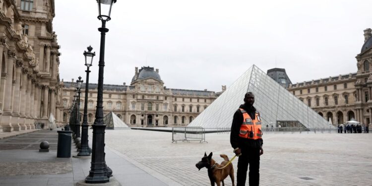 Prokurorja zbulon vlerën e jashtëzakonshme të bizhuterive të vjedhura nga Louvre, paralajmërimi për grabitësit: Nëse i shisni...