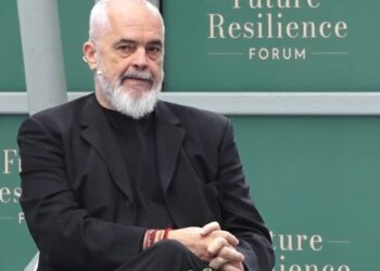 “Putini nuk na mungon”/ Rama: Në komunizëm, i konsideronim sovjetikët si tradhtarë. Ishim të vetmit që nuk e braktisëm Stalinin.