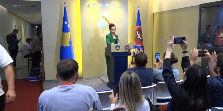 Qeveri e re ose zgjedhje: Presidentja Osmani takon partitë, 10 ditë për formimin e qeverisë së re.