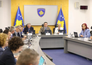 Qeveria alokuar 300 mijë euro për librat shkollorë në Luginë dhe për mbështetje në SHBA e BE