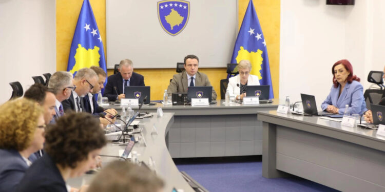 Qeveria alokuar 300 mijë euro për librat shkollorë në Luginë dhe për mbështetje në SHBA e BE