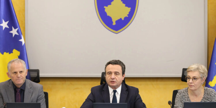 Qeveria do të ofrojë 100 euro për studentët dhe do të jepet ndihmë për ata që udhëtojnë.