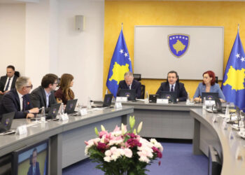 Qeveria në detyrë zhvillon mbledhje dhe miraton dy vendime.