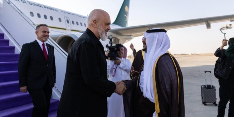 Rama në Riad për platformën e investimeve globale, takim me Princin e Arabisë Saudite.