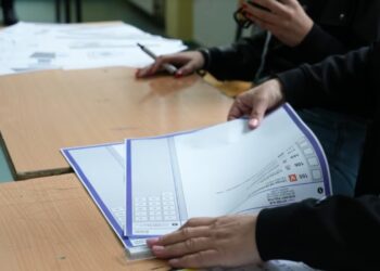 Raundi i dytë i zgjedhjeve lokale në Kosovë: 18 komuna do të përballen në balotazh më 9 nëntor, KQZ miraton listën e votuesve.