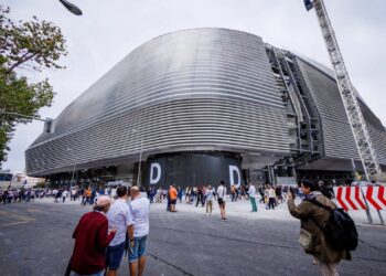 Real Madrid, klubi madrilen, do ta transformojë "Santiago Bernabeun" në një park të festave për Krishtlindje.