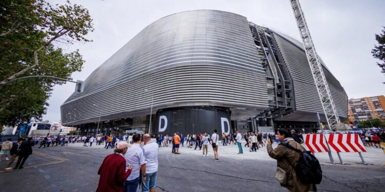 Real Madrid, klubi madrilen, do ta transformojë "Santiago Bernabeun" në një park të festave për Krishtlindje.