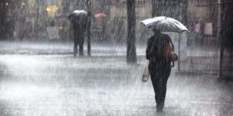 Reshjet e shiut mb覆llojnë të gjithë vendin, prognoza e motit për të premten e ardhshme.