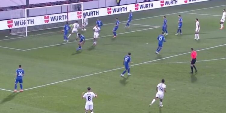 SERBI-SHQIPËRI LIVE: Dy situata të dyshimta në portën kuqezi, serbët kërkojnë penallti për prekje me gjoks.