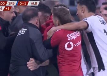 SERBI-SHQIPËRI LIVE: Manaj hesht serbët, kuqezinjtë kryesojnë pas pjesës së parë (VIDEO)