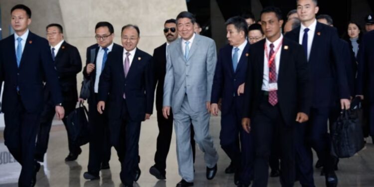 SHBA dhe Kina fillojnë diskutimet për tregtinë në Malajzi/ Trump udhëheq drejt Azisë, takimi me Xi Jinping pritet të jetë për vendimtar.