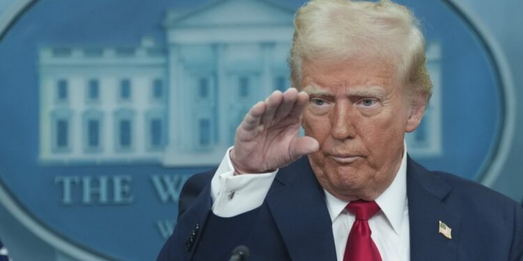 SHBA rrezikon të ndalojnë ndihmën financiare, Trump: Presidenti kolumbian një “tregtar droge i paligjshëm”