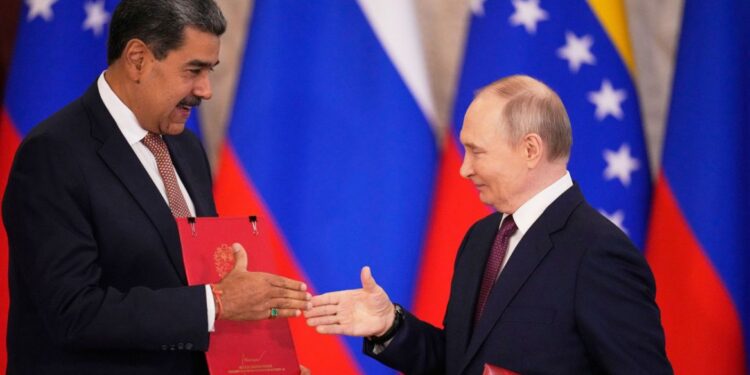 SHBA shton prani ushtarake në Karaibe; Maduro kërkon mbështetje nga Rusia dhe Irani, Trump: Nuk do sulmojmë objekte në Venezuelë.