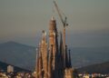 Sagrada Familia shpallet kisha më e lartë në botë, duke e kaluar Ulmer Münsterin në Gjermani.