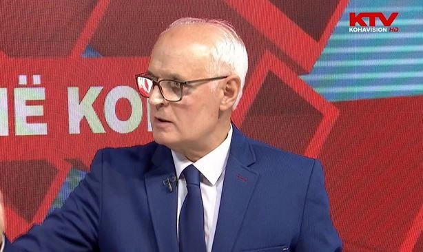 Salihu: Mësuesi që nuk di të përdorë kompjuterin