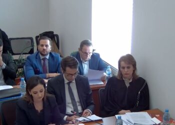 Seanca për Veliajn: Kushtetuesja hedh poshtë kërkesën e Begajt për shpalljen e moskompetencës lidhur me dekretin.