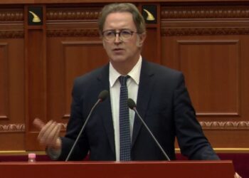 Seanca u mbyll pas reagimeve emocionale të opozitës" / Alizoti kërkon një debat mbi programin e qeverisë: "Nuk pashë asgjë për Kosovën.