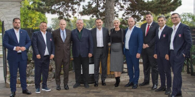 Serbi-Shqipëri: Delegacioni i FSHF merr pjesë në drekën zyrtare të Federatës Serbe