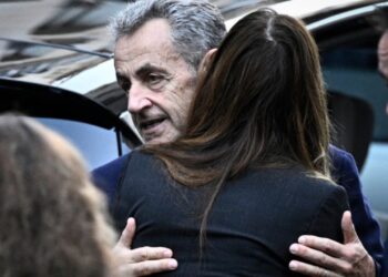 “Shkëlqimi dhe rënia” e Sarkozy: Çfarë e solli përfundimin e ish-presidentit francez dhe çfarë do t’i lejohet në burg...