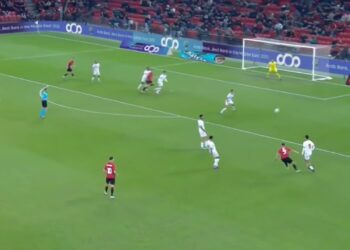 Shqipëri-Jordani në drejtpërsëdrejti: Kuqezinjtë japin sinjalet e para, Asani provokon golin me një goditje nga larg.