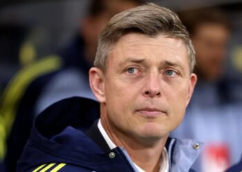 Shqipëria dhe Kosova përballen me "tension" për trajnerët, ndërsa rivali i ‘Dardanëve’ largon trajnerin pas humbjes në Goteborg.