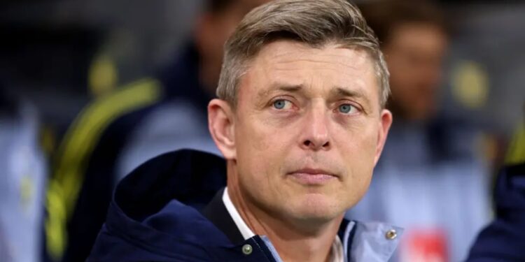 Shqipëria dhe Kosova përballen me "tension" për trajnerët, ndërsa rivali i ‘Dardanëve’ largon trajnerin pas humbjes në Goteborg.