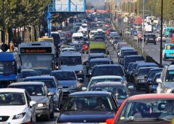 Sigurimi i automjeteve ndryshon nga 2026, shoferët që shkaktojnë aksidente do të kenë tarifa më të larta.