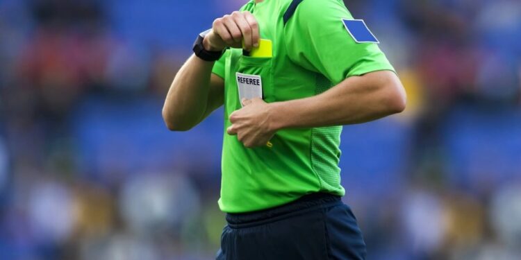 Skandal në futbollin italian: Gjyqtarë të korruptuar manipulojnë ndeshjet, zbulohet sistemi i pagesave dhe bastet që sjellin miliona euro fitime.